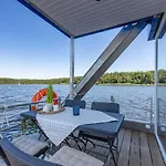 Hausboot Neu-Ringholm