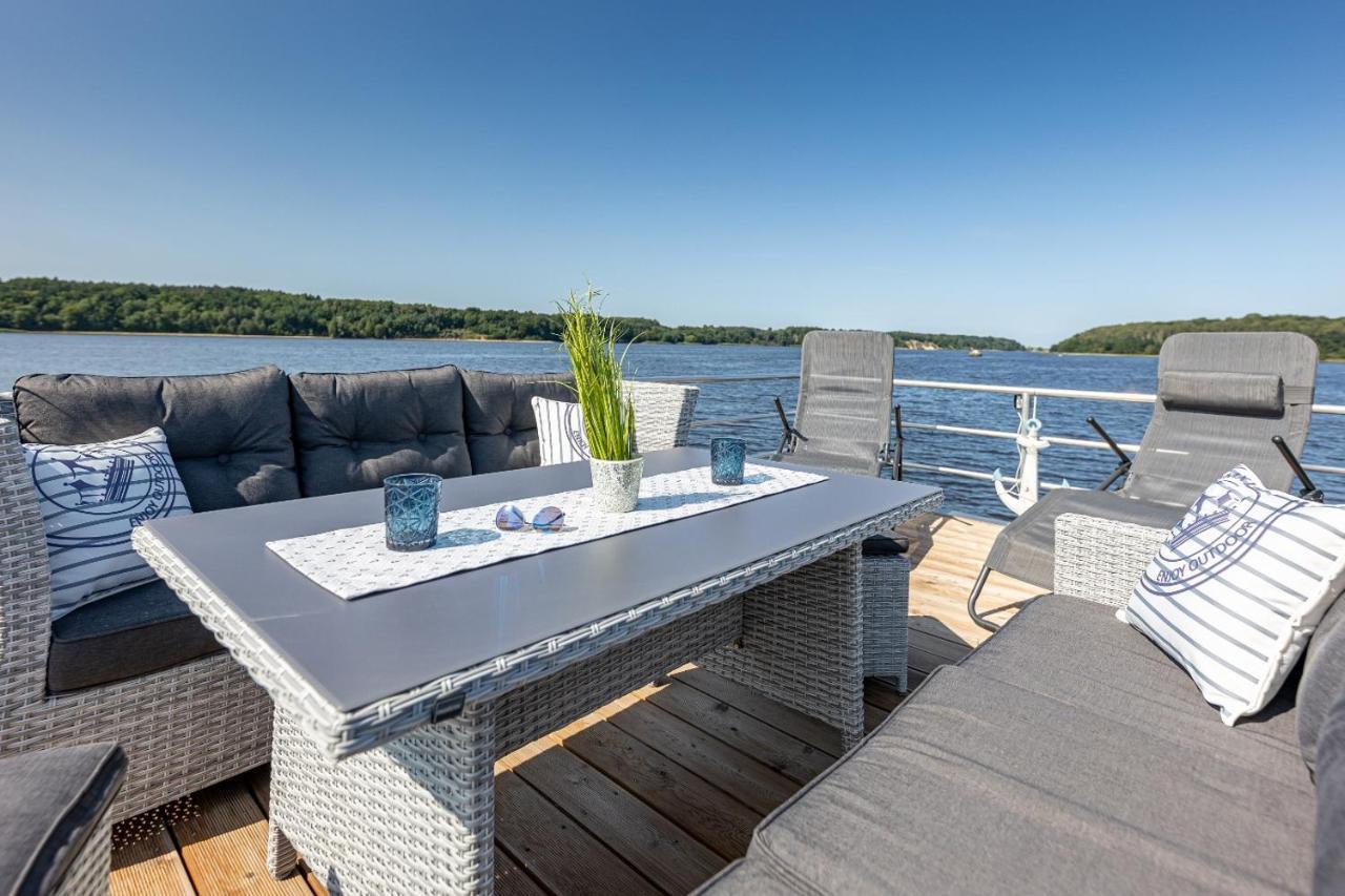 Hausboot Neu-ringholm Botel Lübeck